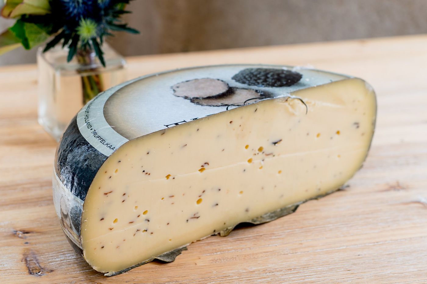 Livraison Gouda Aux Truffes à Paris Comptoir Des Fromages Et De La Bière Ollca 