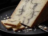 Tomme de brebis à l'ail noir