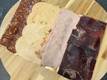 Plateau varié de charcuterie