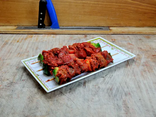 Brochettes de bœuf, tomate et échalote