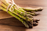 Asperges vertes en botte