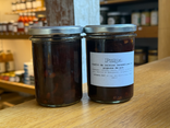 Confit de raisins caramélisés et pignon de pin