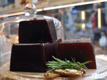 Pâtes de fruits cerise noire, piment Espelette et chocolat