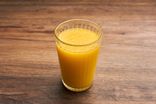 Jus de banane et orange pressé frais - Maison