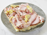 La fameuse pizza au jambon et aux artichauts