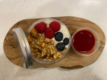 Fromage blanc, muesli, framboises, myrtilles