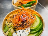 Poke bowl saumon