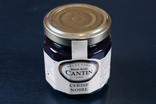 Préparation confiture de fruits cerise noire