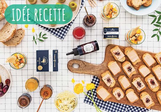 Toasts de foie gras, magret séché et crème balsamique