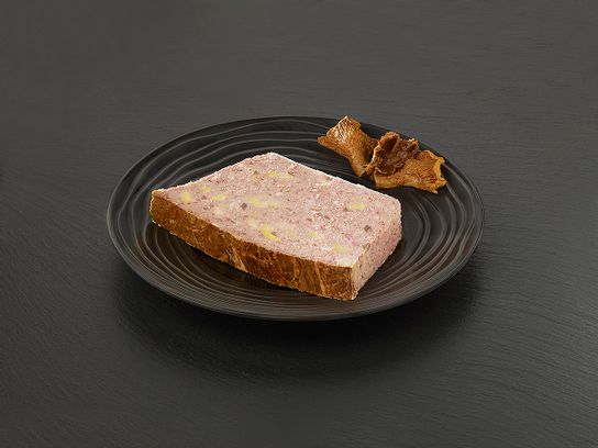 Terrine de foie de canard aux girolles et foie gras