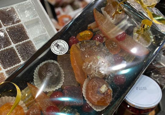 Petit plateau de fruits confits et secs