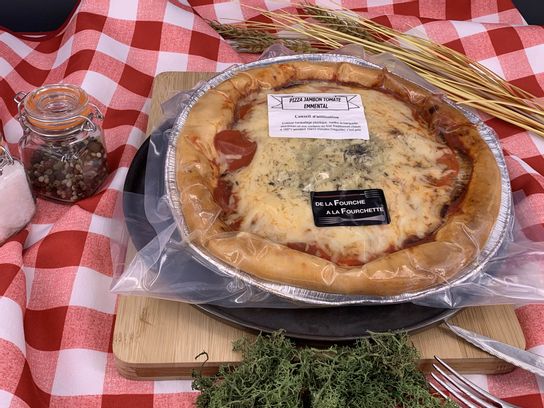 Pizza jambon tomate emmental