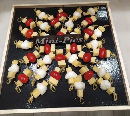 Mini brochettes Tomme d'abondance, tomate et Gouda au cumin