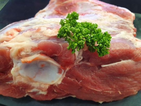 Rôti de porc dans la palette avec os