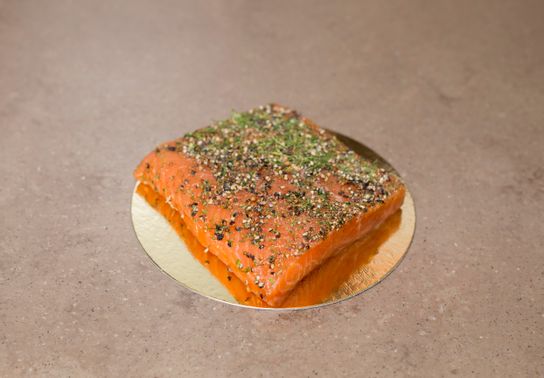 Saumon gravelax aneth coriandre poivre