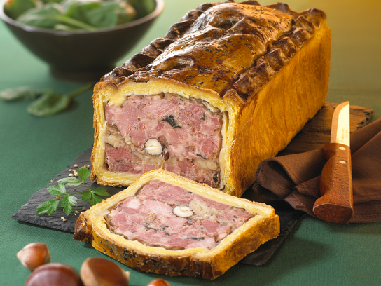 Pâté en croûte de sanglier aux châtaignes et aux noisettes