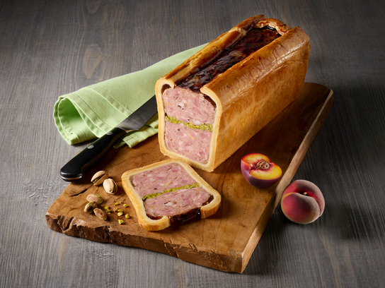 Pâté en croûte faisan pistaches & pêches de vigne