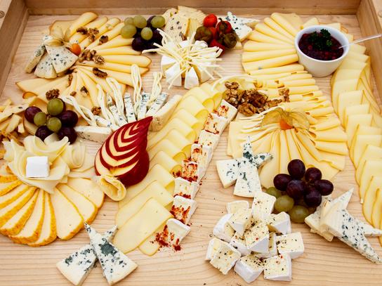 Plateau apéritif fromages et charcuteries
