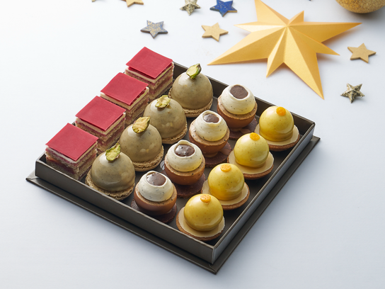 Coffret Aphrodite, 16 pièces sucrées