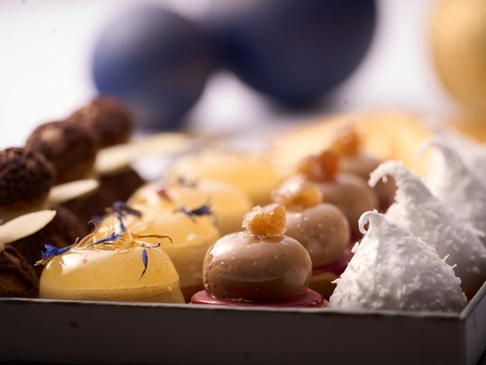 Coffret Athena, 16 pièces sucrées