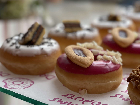 Donut Framboise fourré fruits rouges