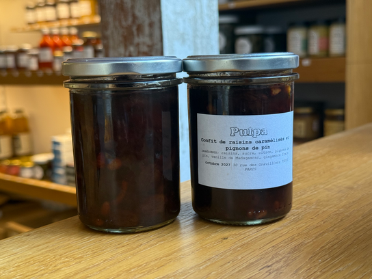 Confit de raisins caramélisés et pignon de pin