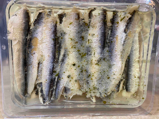 Anchois frais marinés ail et persil