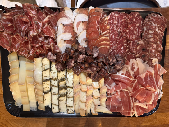 Plateau de charcuterie et fromages + (10~15 personnes)