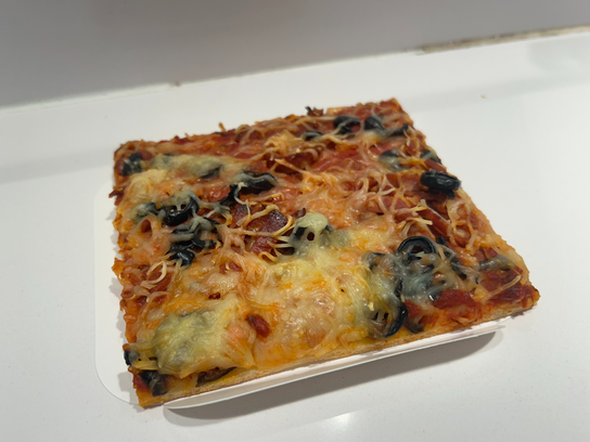 Part de pizza chorizo olives