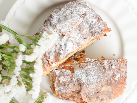 Pain au chocolat et aux amandes