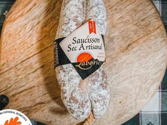 Saucisson sec du porc de Cantal