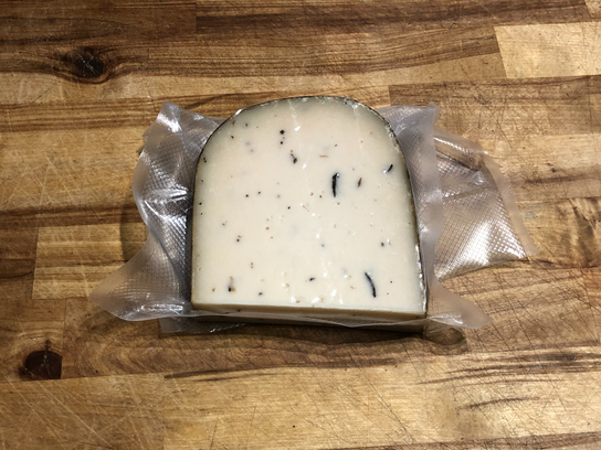 Tomme de chèvre à la truffe