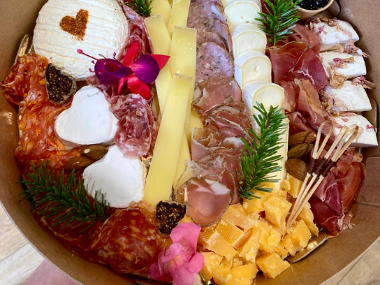 Plateau Saint Valentin Fromages et Charcuteries