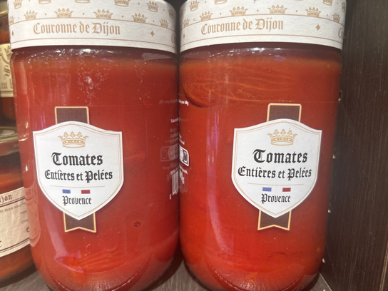 Tomates entières et pelées
