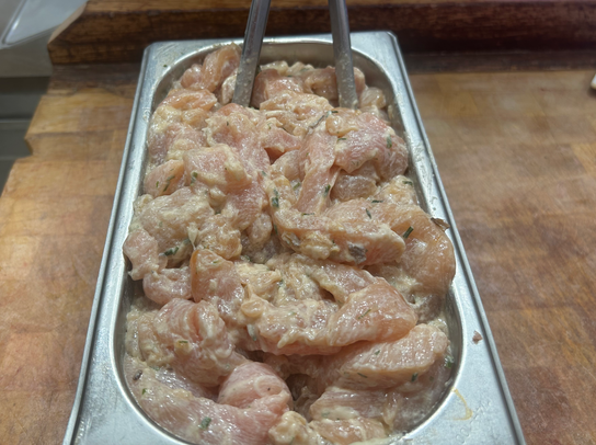 Aiguillettes de poulet marinées girolles
