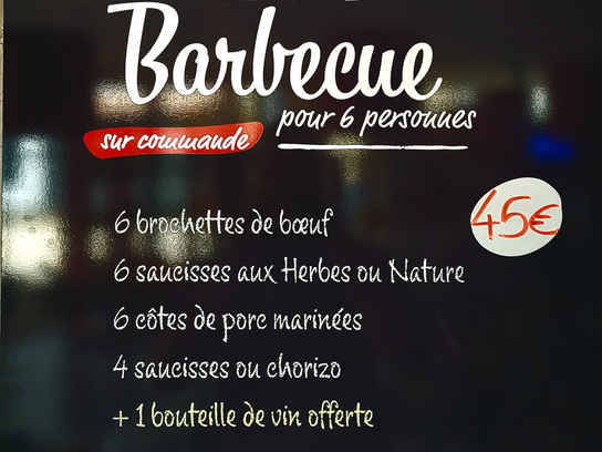 Lot barbecue 6p+ 1 bouteille offerte