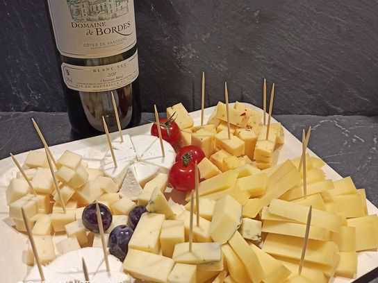 Plateau Apéro  fromages et vin rouge 4 personnes
