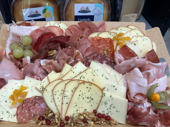 Plateau de raclette charcuterie et fromages