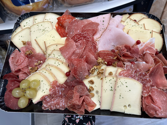 Plateau de raclette charcuterie et fromages