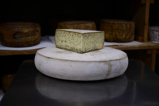 Raclette de Savoie Fermière à l'ail des ours