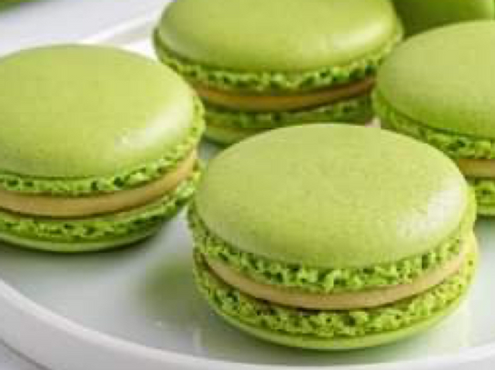 6 Macarons Salés au Foie Gras ou au Saumon Fumé