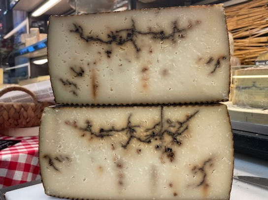 Tomme de brebis à l'ail noir