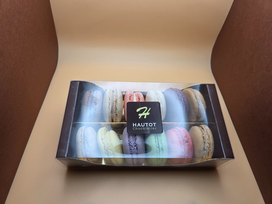 12 Macarons