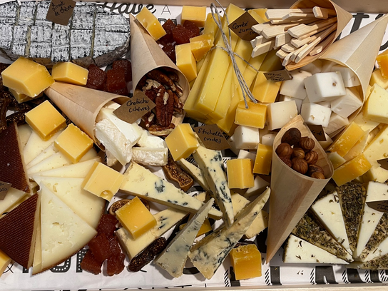 BOX FROMAGE +VIN ROUGE POUR 4 À 6 PERS