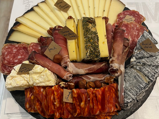 BOX MIXTE + VIN ROUGE POUR 4 À 6 PERS