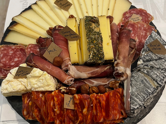 BOX MIXTE + VIN BLANC POUR 4 À 6 PERS