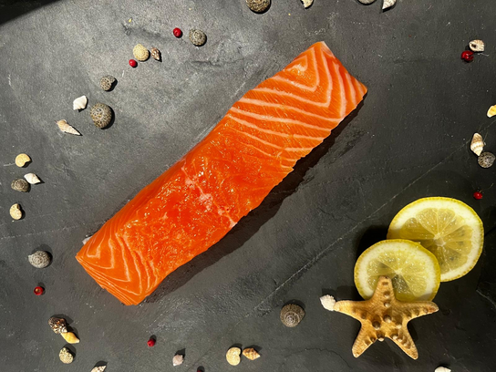 Pavé de saumon écossais avec peau