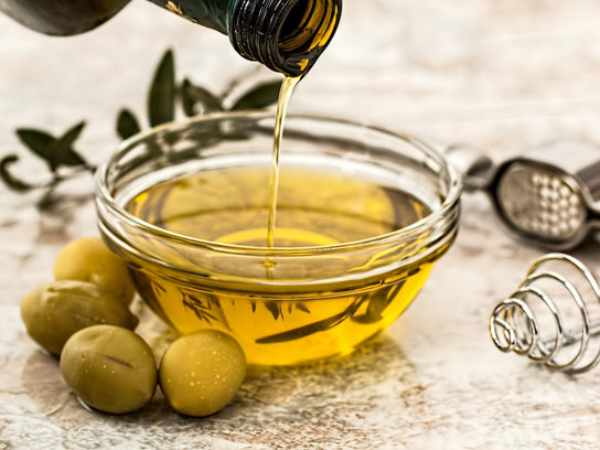 Huile d’olive au basilic, biologique