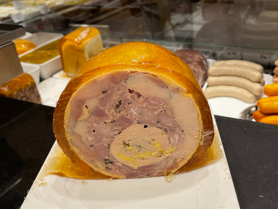 Galantine de poularde, morilles et foie gras