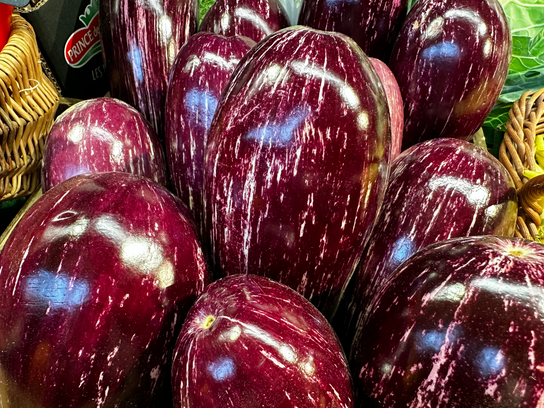 Aubergine Graffiti